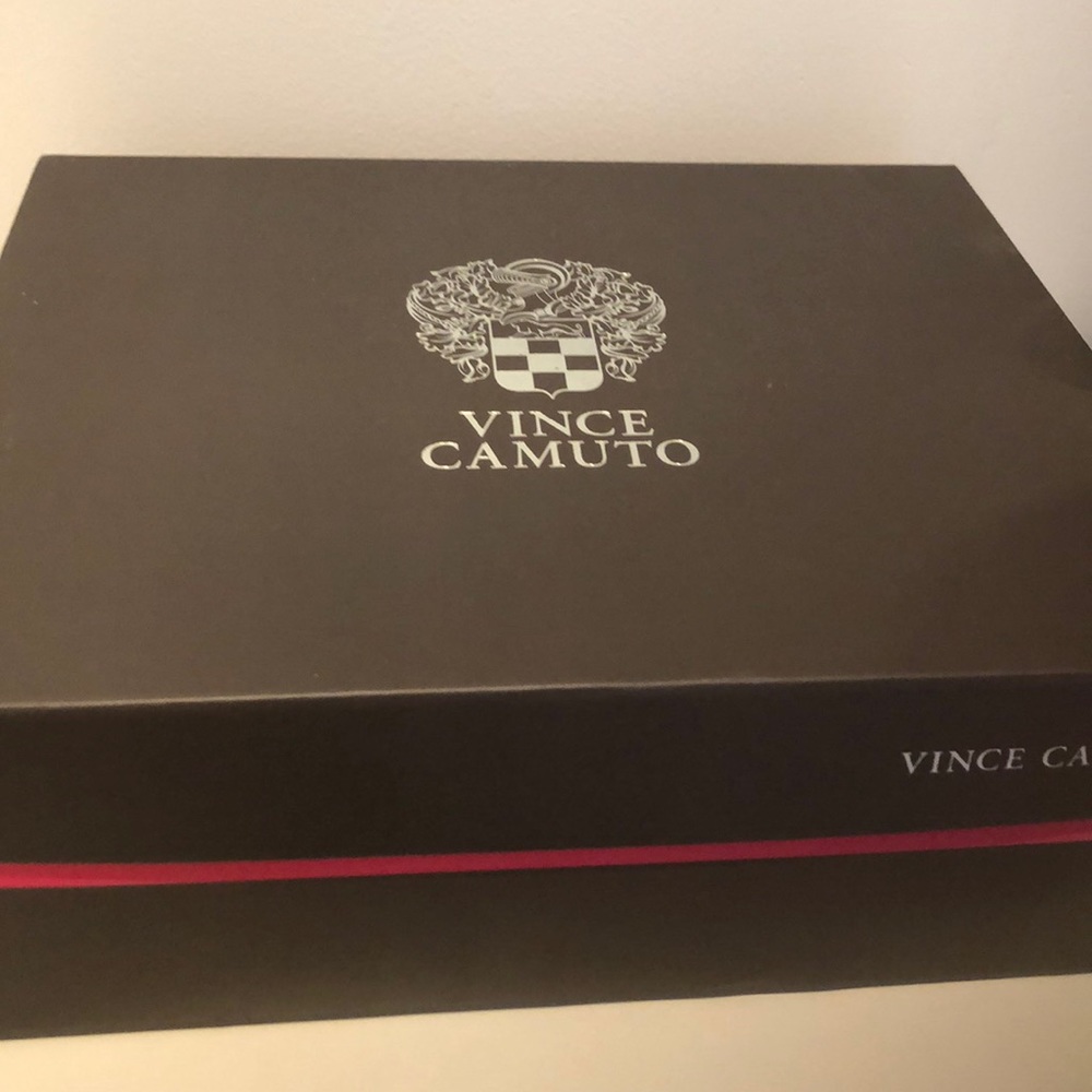 NWT Vince Camuto Velvet block heals - Picture 6 of 6